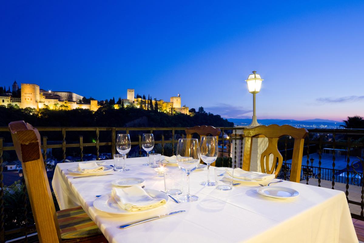 Restaurante Carmen Las Tomasas Albaicín vistas Alhambra romántico Granada centro